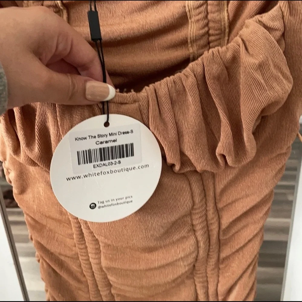 White fox nude tan dress - Picture 3 of 4